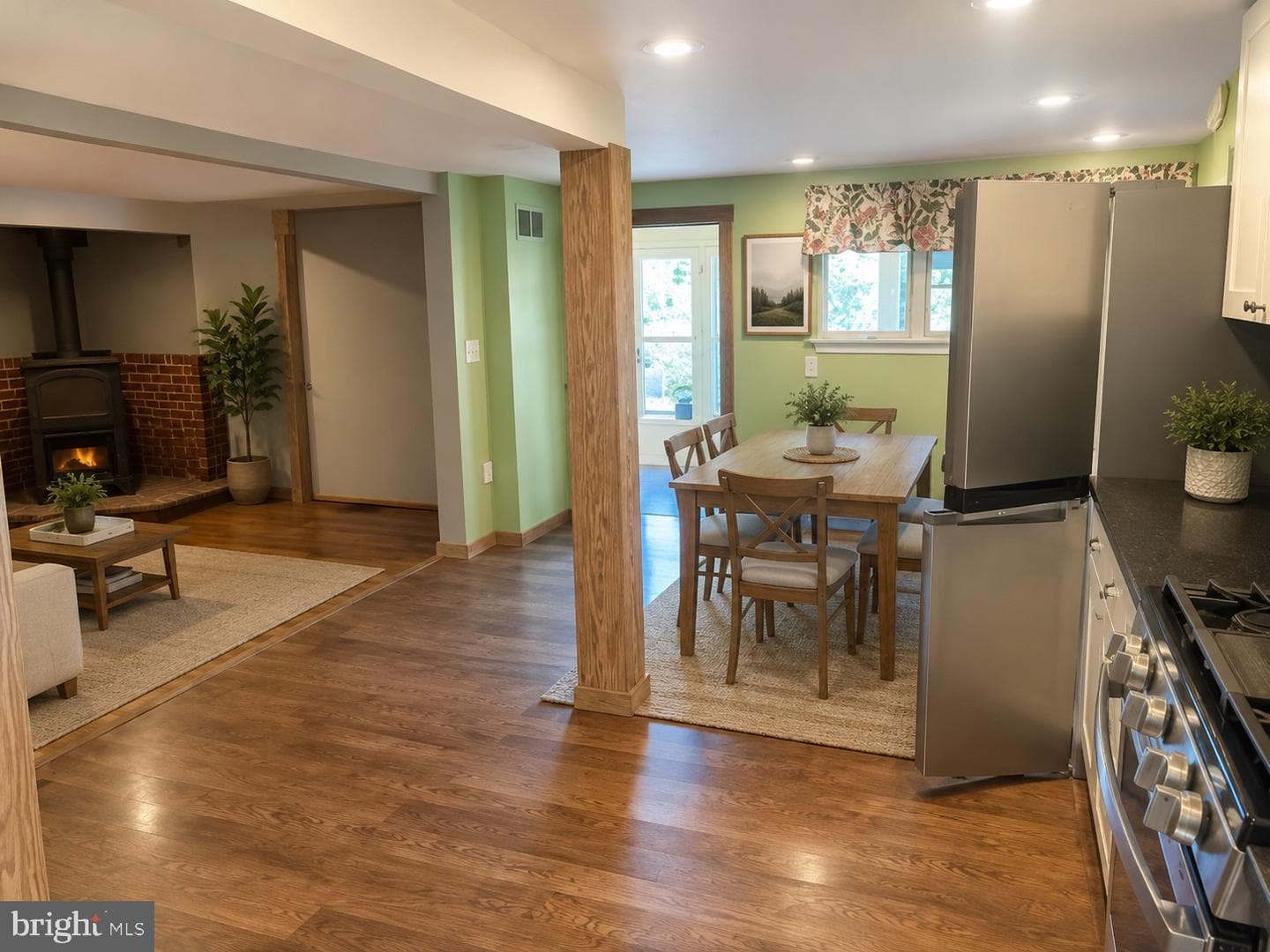 180 Pleasantview photo 12