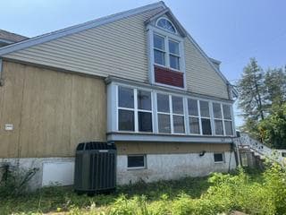 180 Pleasantview photo 2
