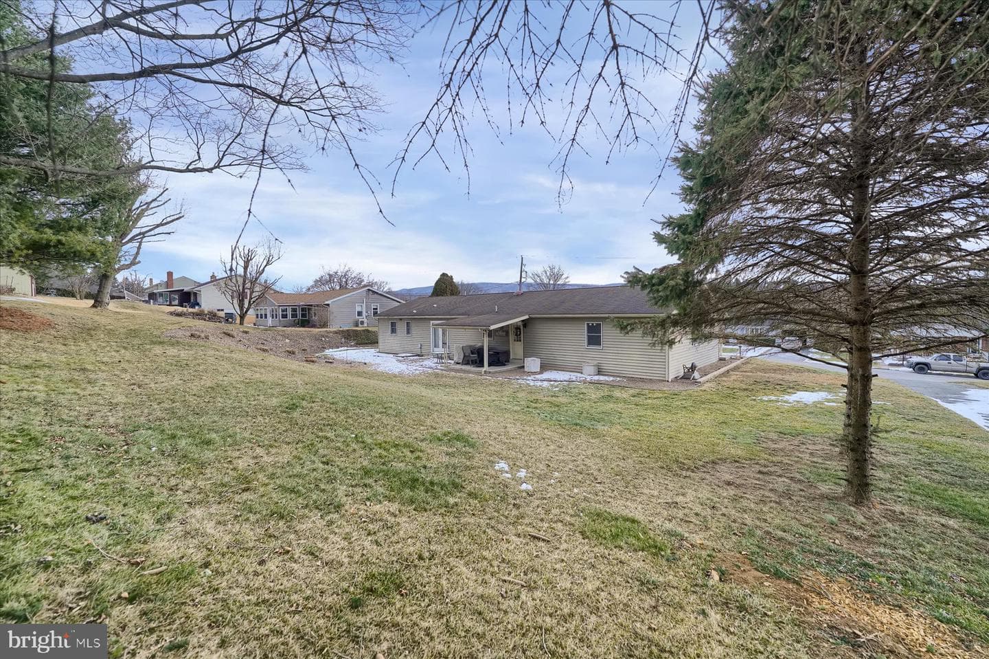 344 Holiday Lane photo 31