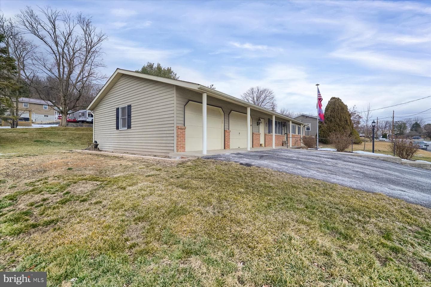 344 Holiday Lane photo 33