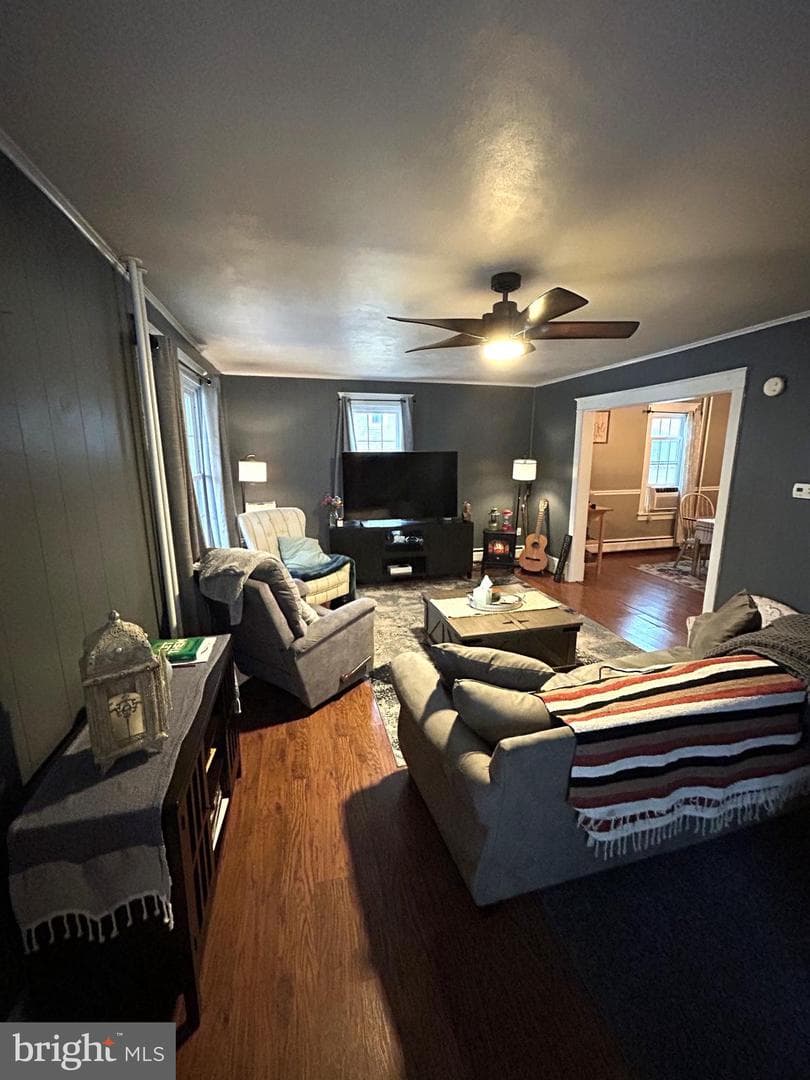 423 W 5th Street photo 3