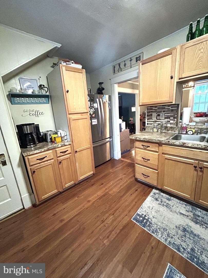 423 W 5th Street photo 8
