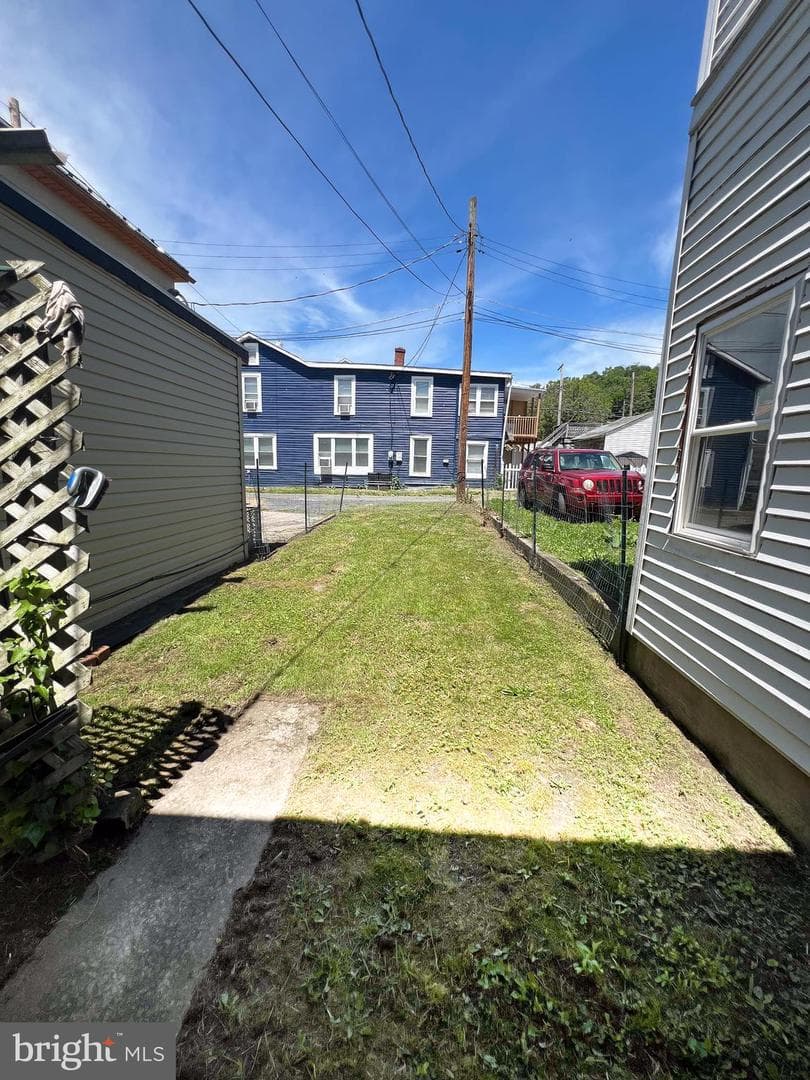 141 Third Street W photo 18