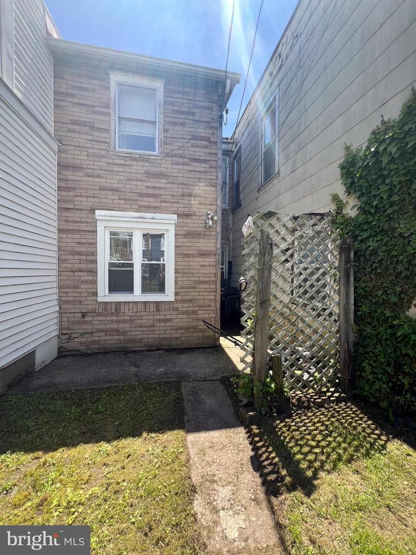 141 Third Street W photo 26