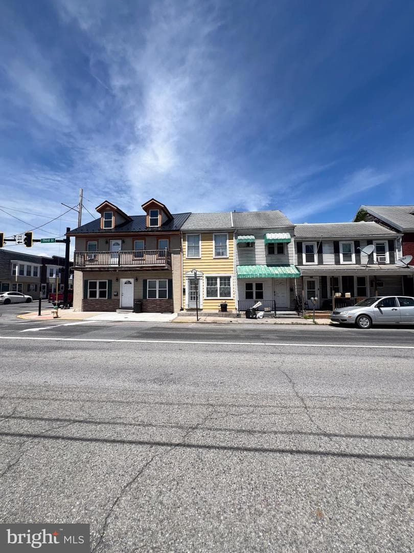 141 Third Street W photo 28