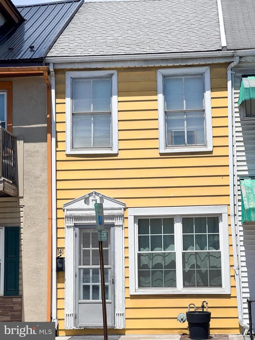 141 Third Street W photo 3