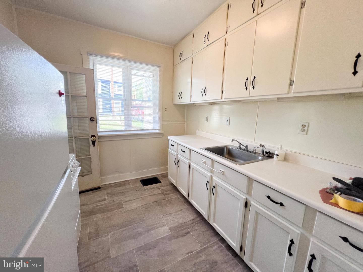 141 Third Street W photo 9