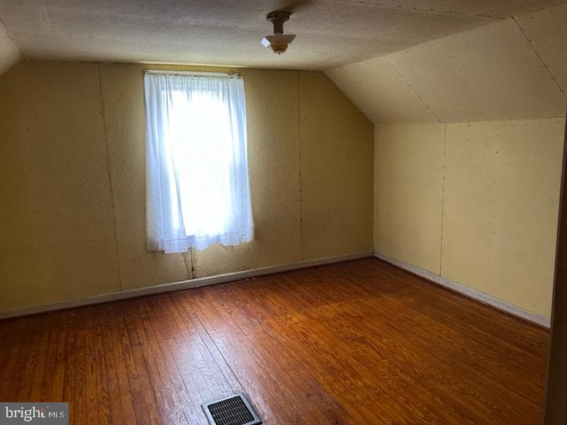 924 W 6th Street photo 10