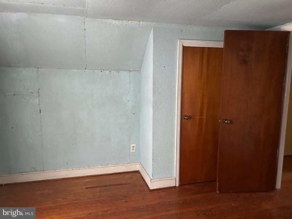 924 W 6th Street photo 12