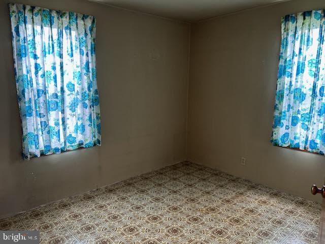 924 W 6th Street photo 5
