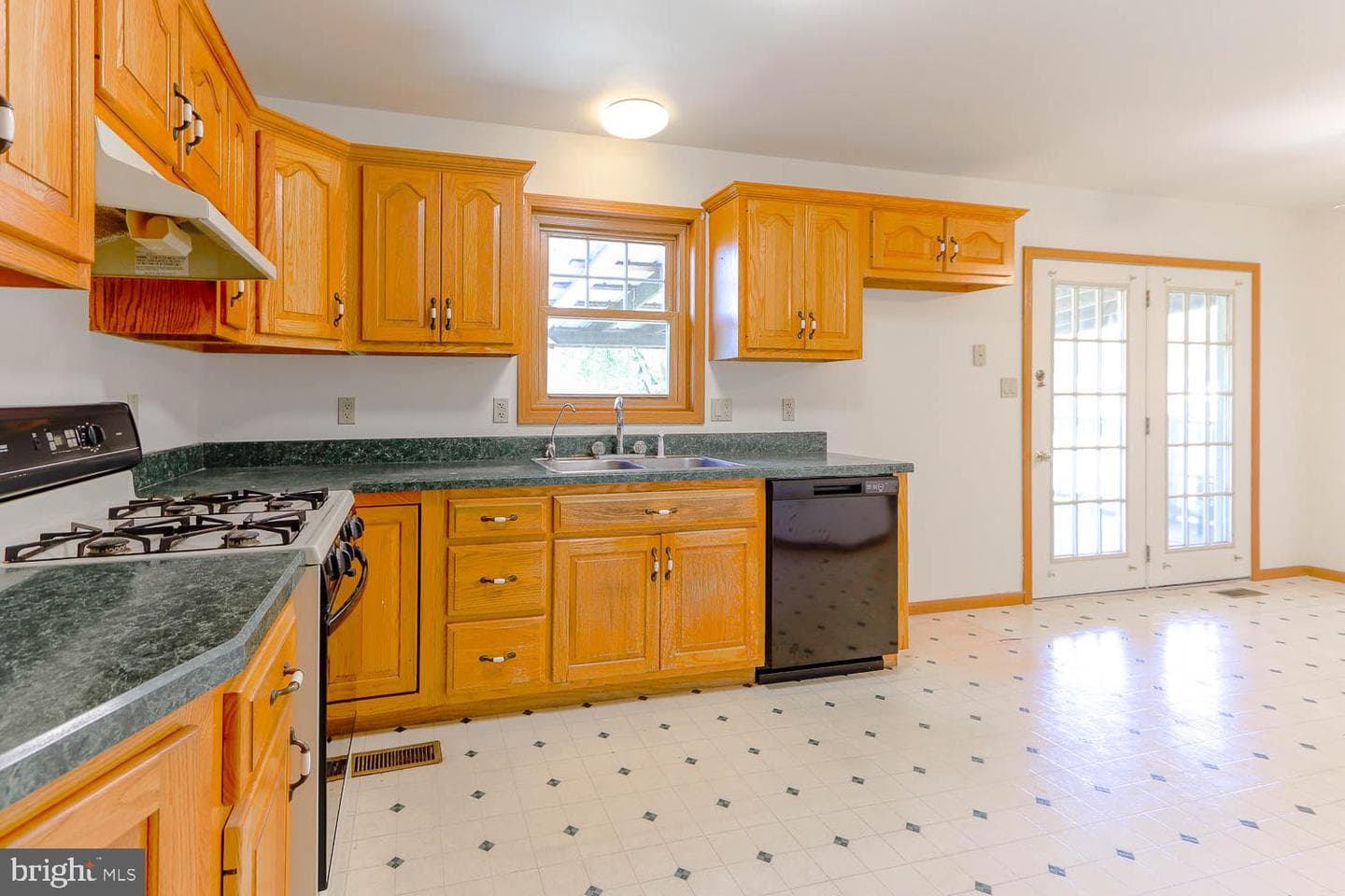 10 Flatland Road photo 14