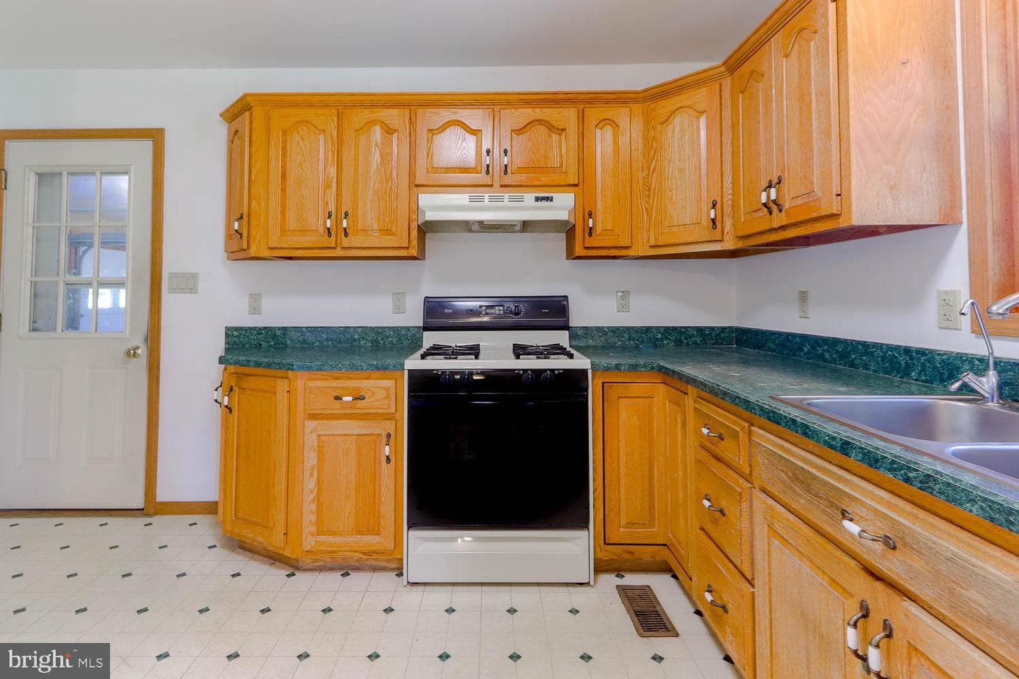 10 Flatland Road photo 16
