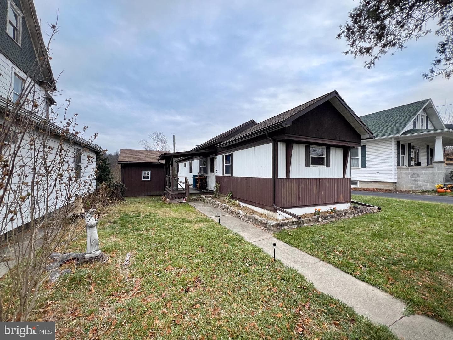 525 Highland Ave photo 2