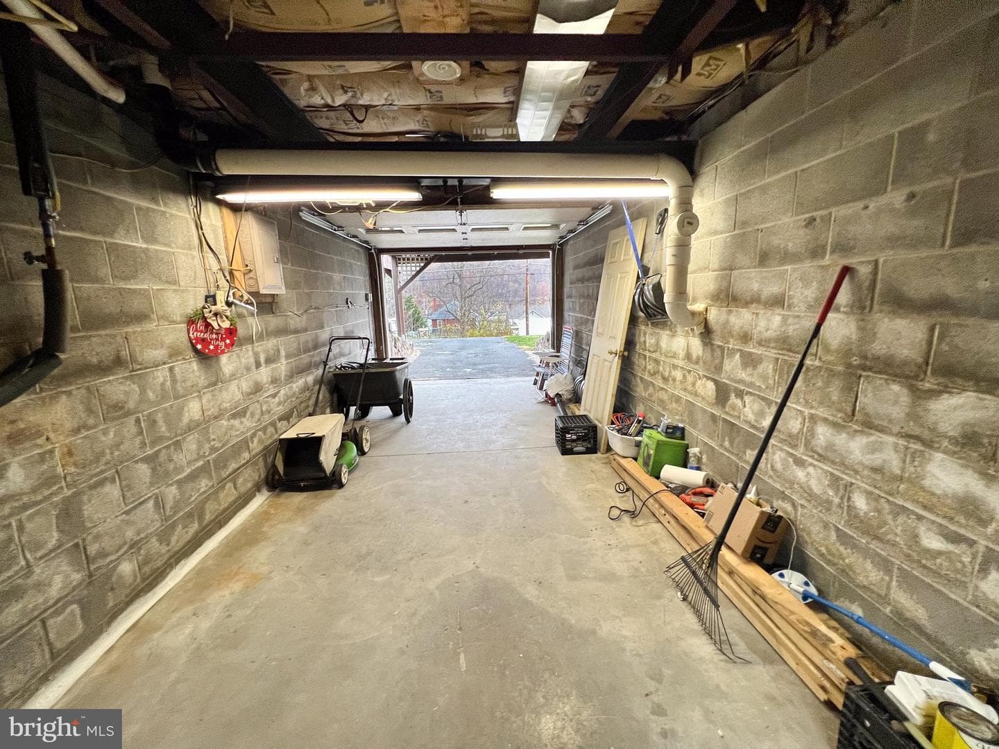 525 Highland Ave photo 29