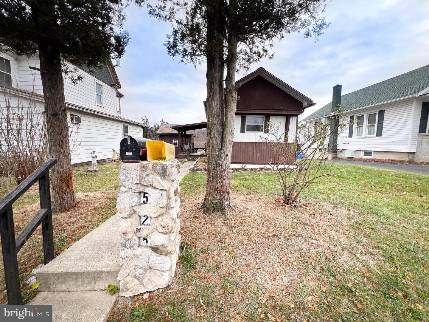 525 Highland Ave photo 3