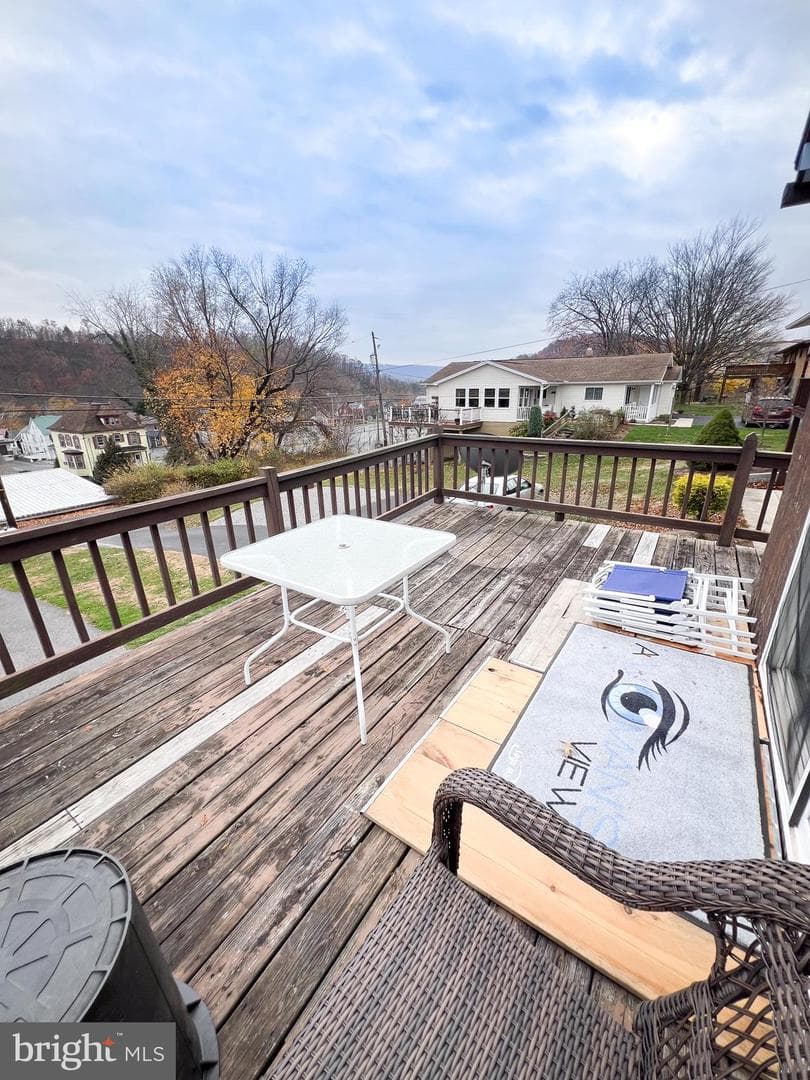525 Highland Ave photo 8
