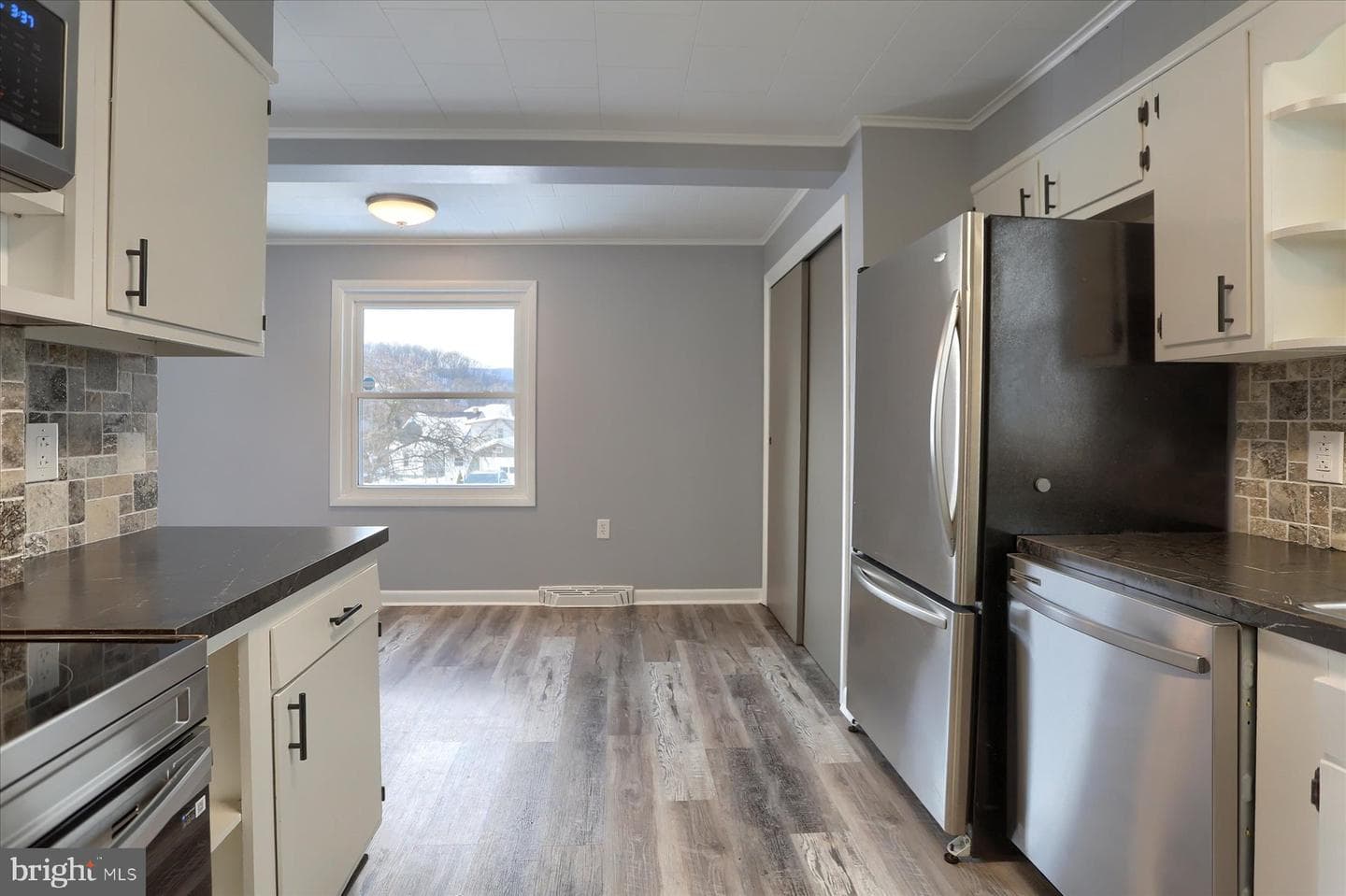 425 E Walnut Street photo 11