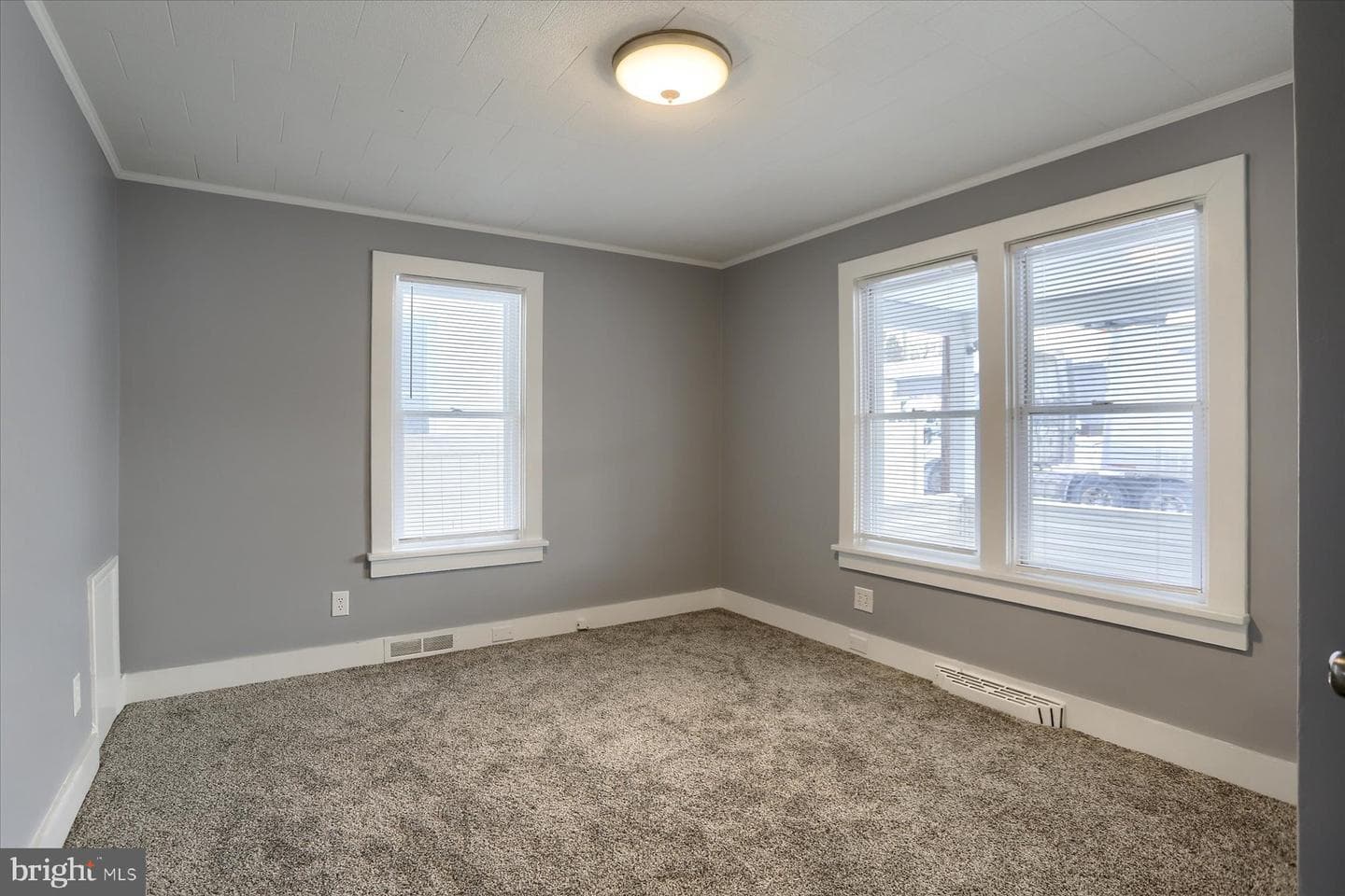 425 E Walnut Street photo 15