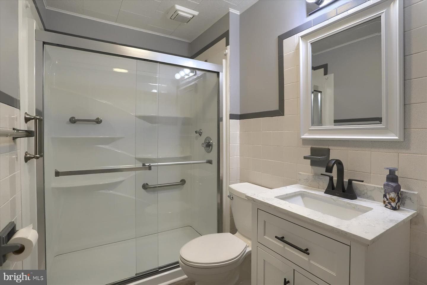 425 E Walnut Street photo 18