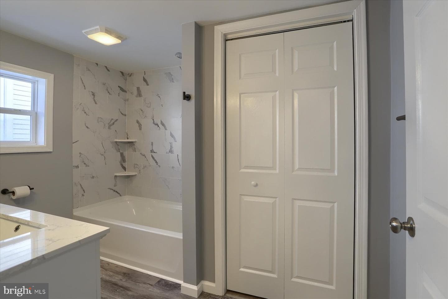 425 E Walnut Street photo 21
