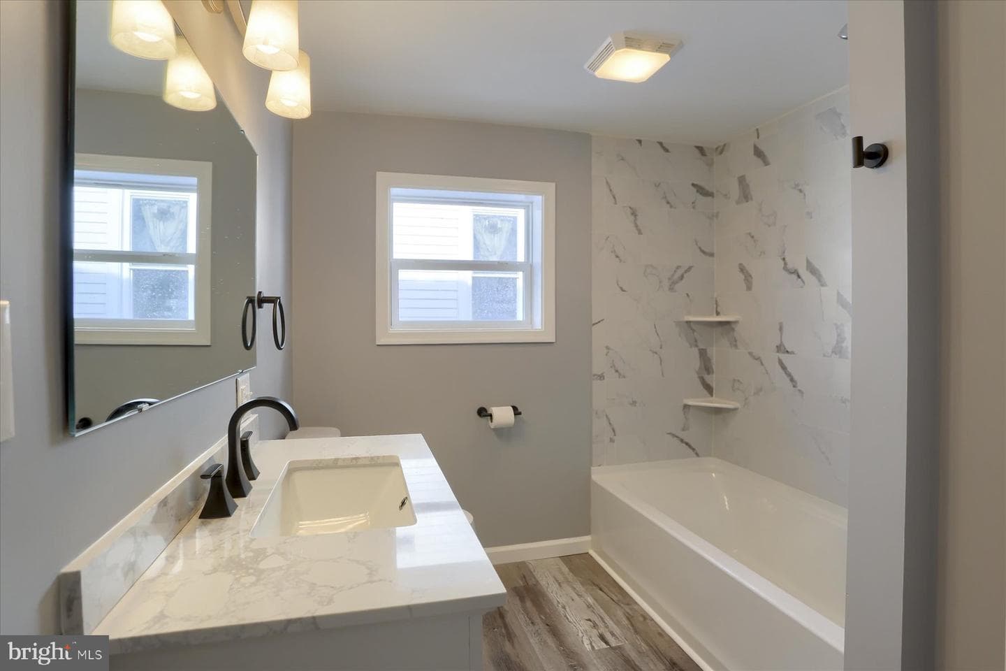 425 E Walnut Street photo 23