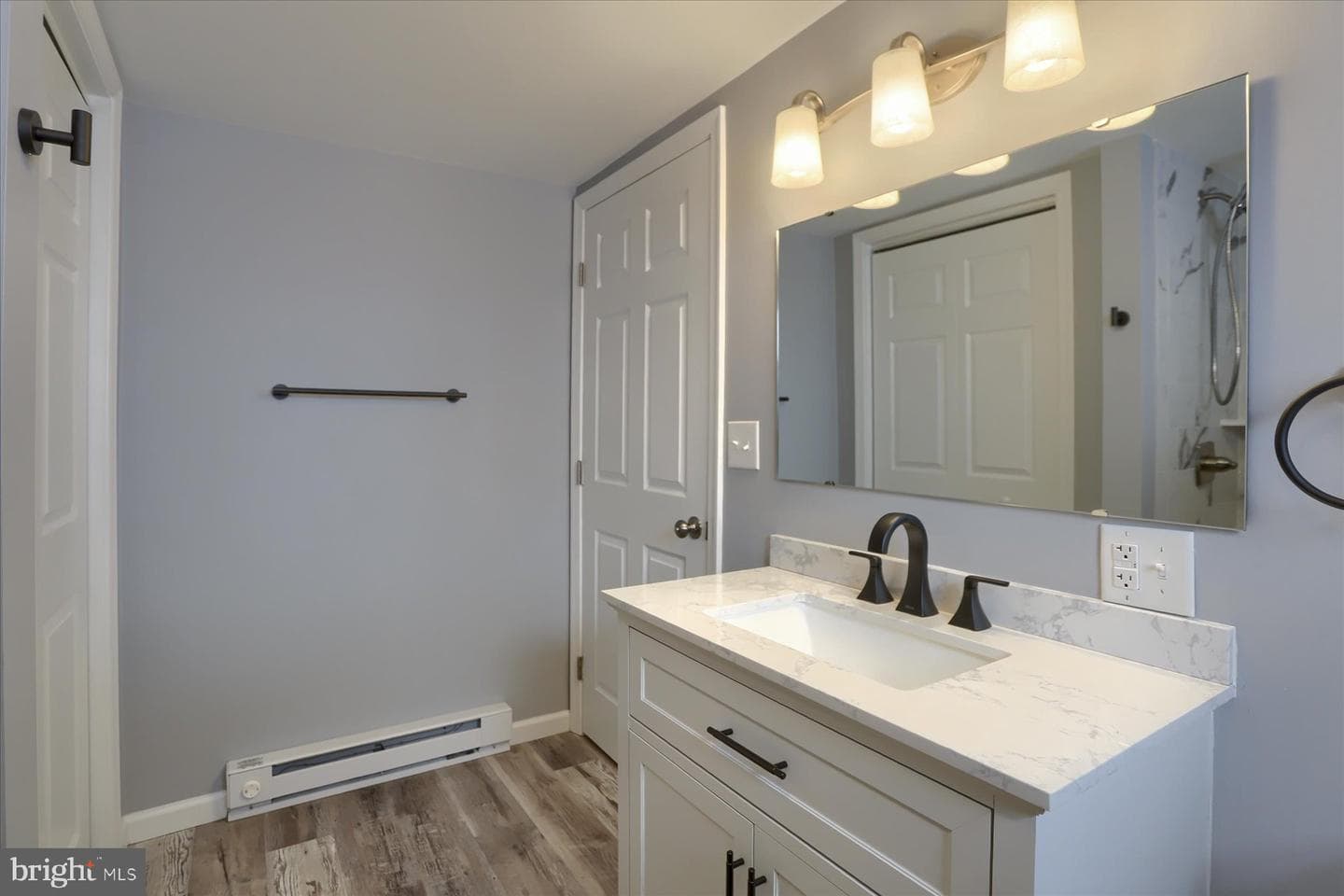 425 E Walnut Street photo 25