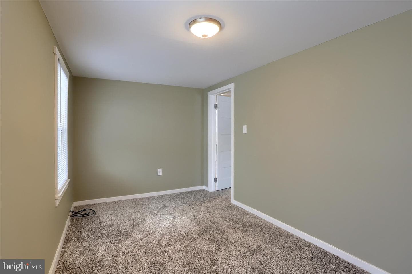425 E Walnut Street photo 28