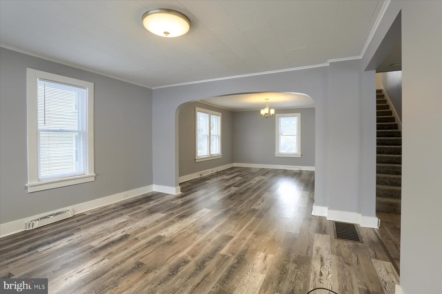 425 E Walnut Street photo 3