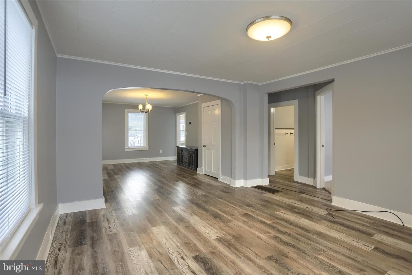 425 E Walnut Street photo 4