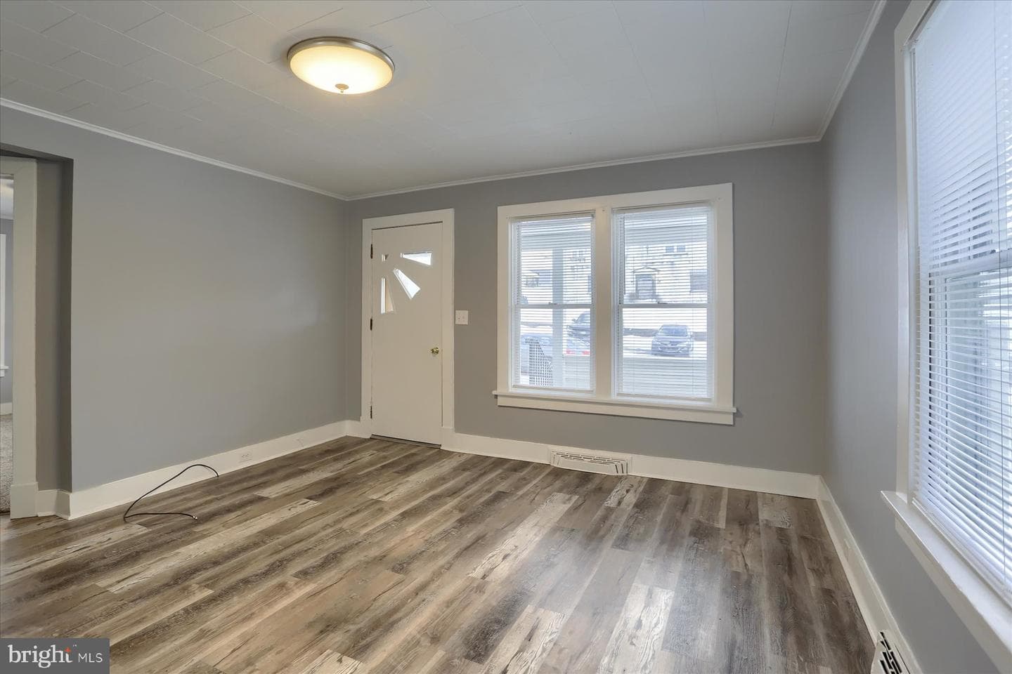 425 E Walnut Street photo 5