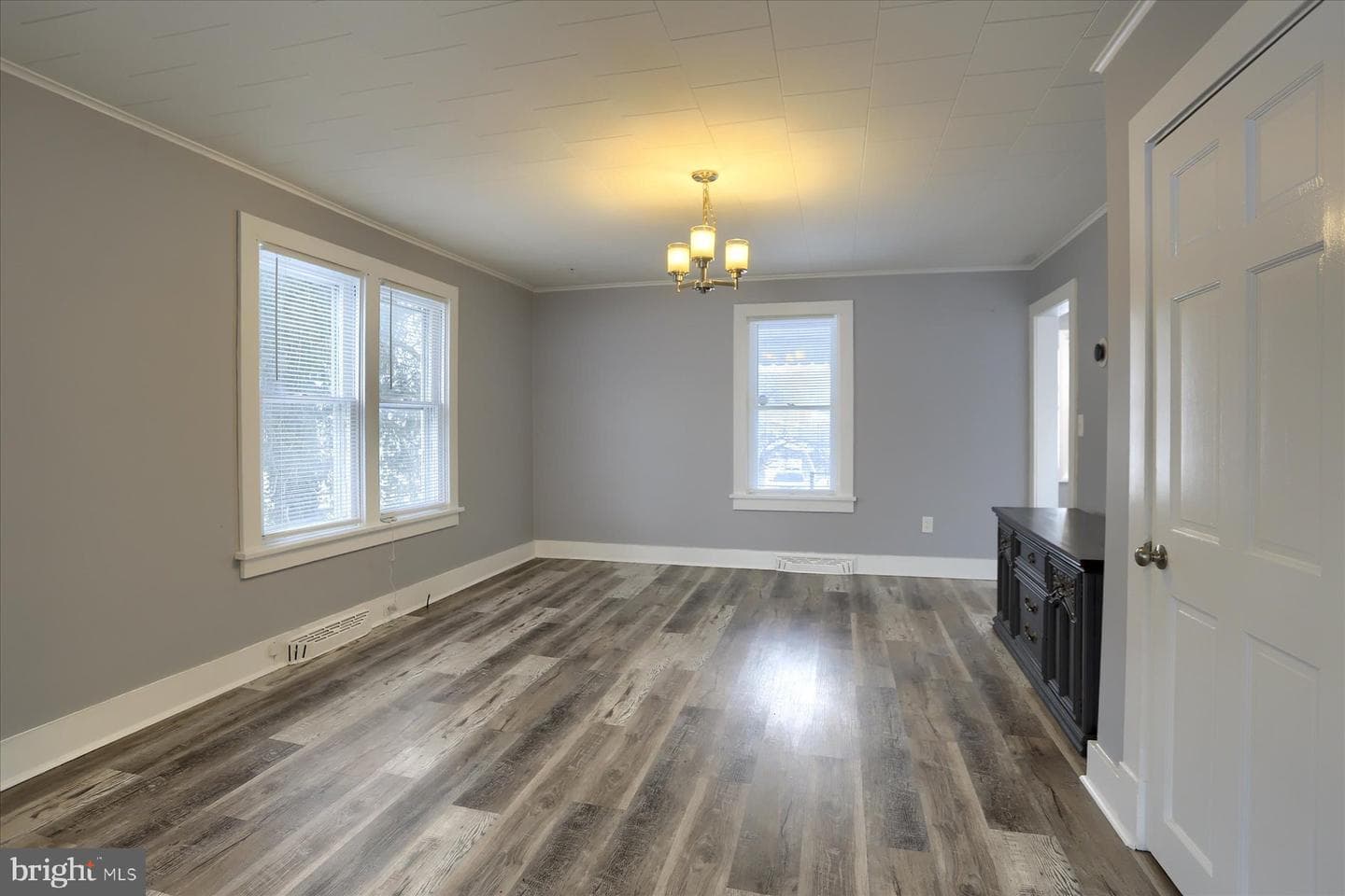 425 E Walnut Street photo 7