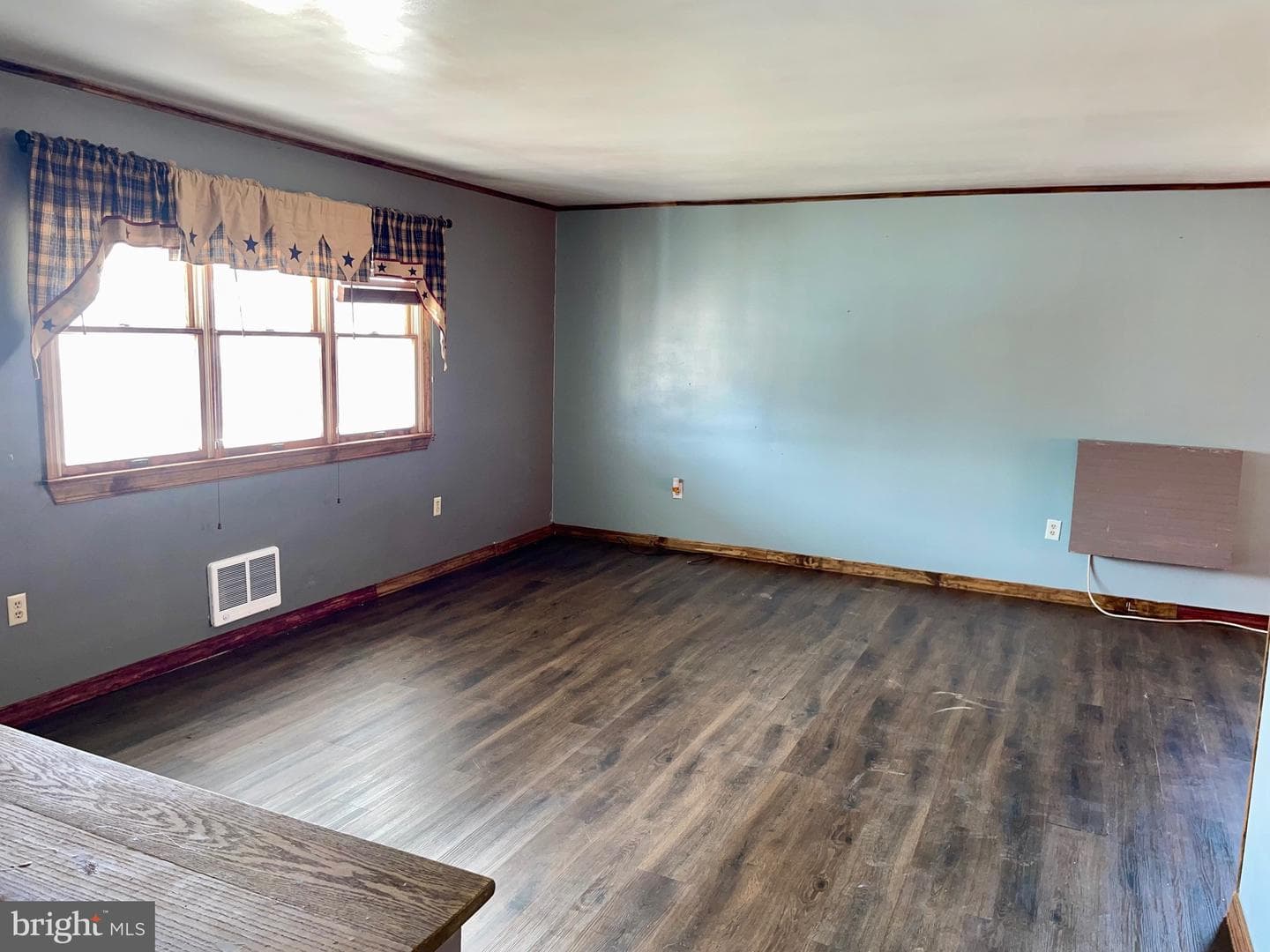 545 Summit Drive photo 5