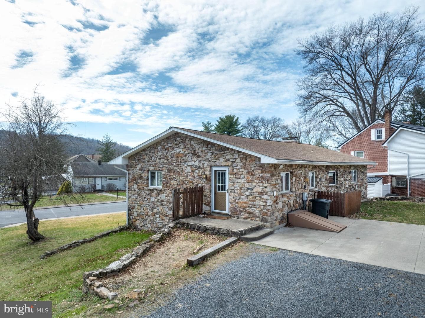 17 Sunset Road photo 55
