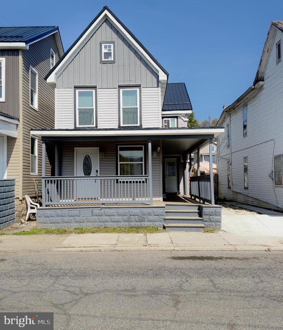 157 W Fourth St, Lewistown