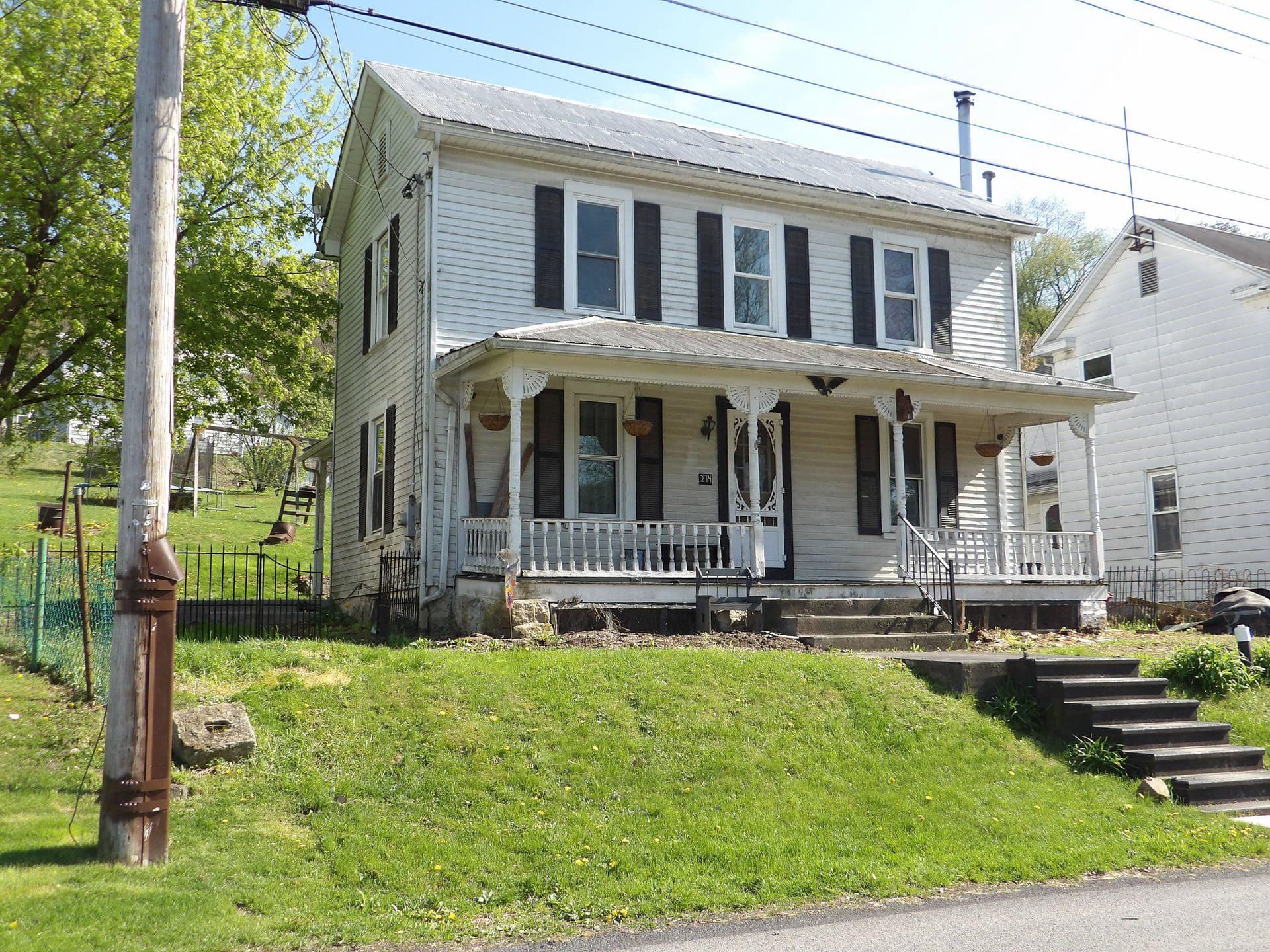 274 W Railroad Street, Reedsville