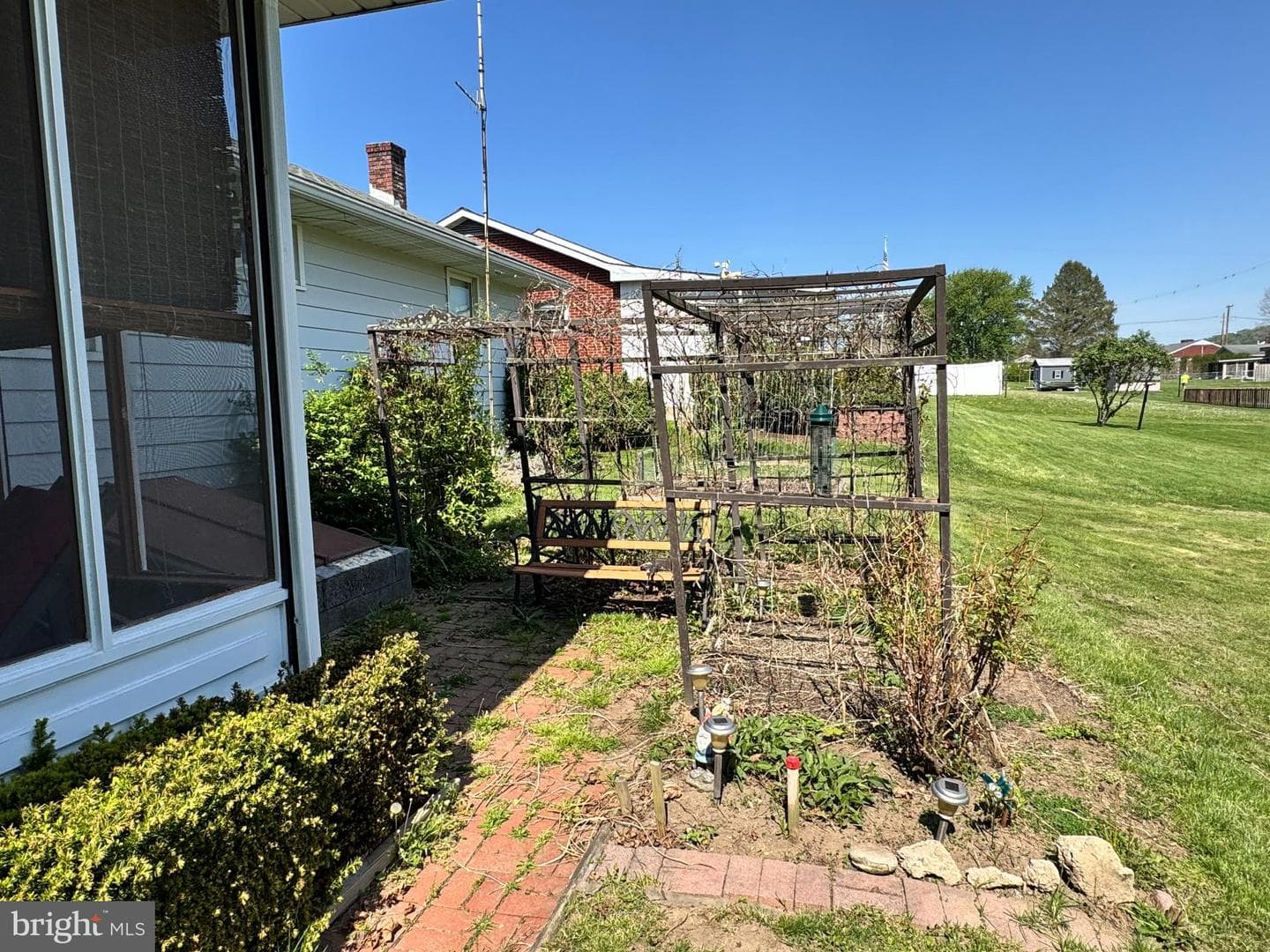 349 Holiday Lane photo 19