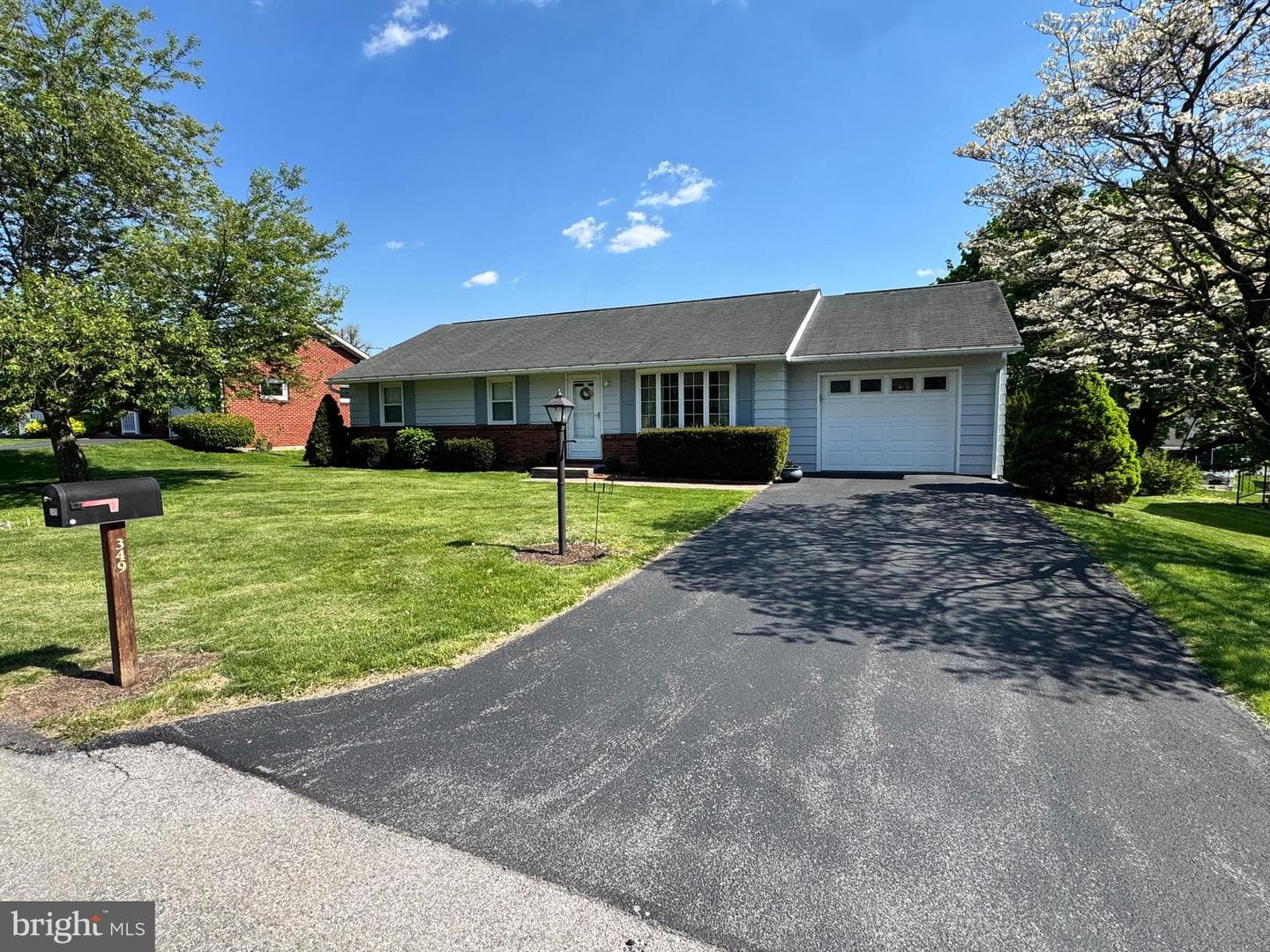 349 Holiday Lane photo 2