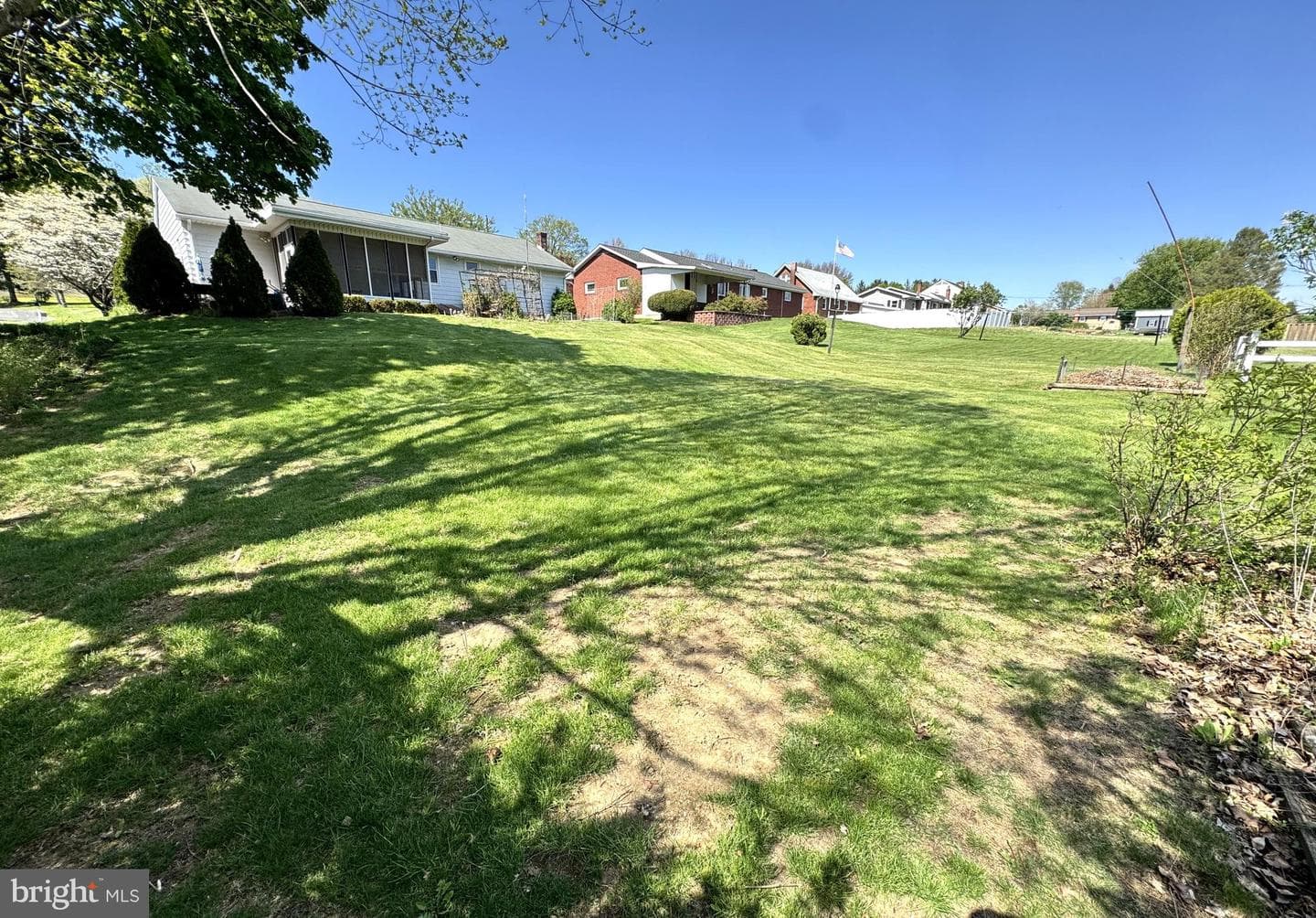 349 Holiday Lane photo 24