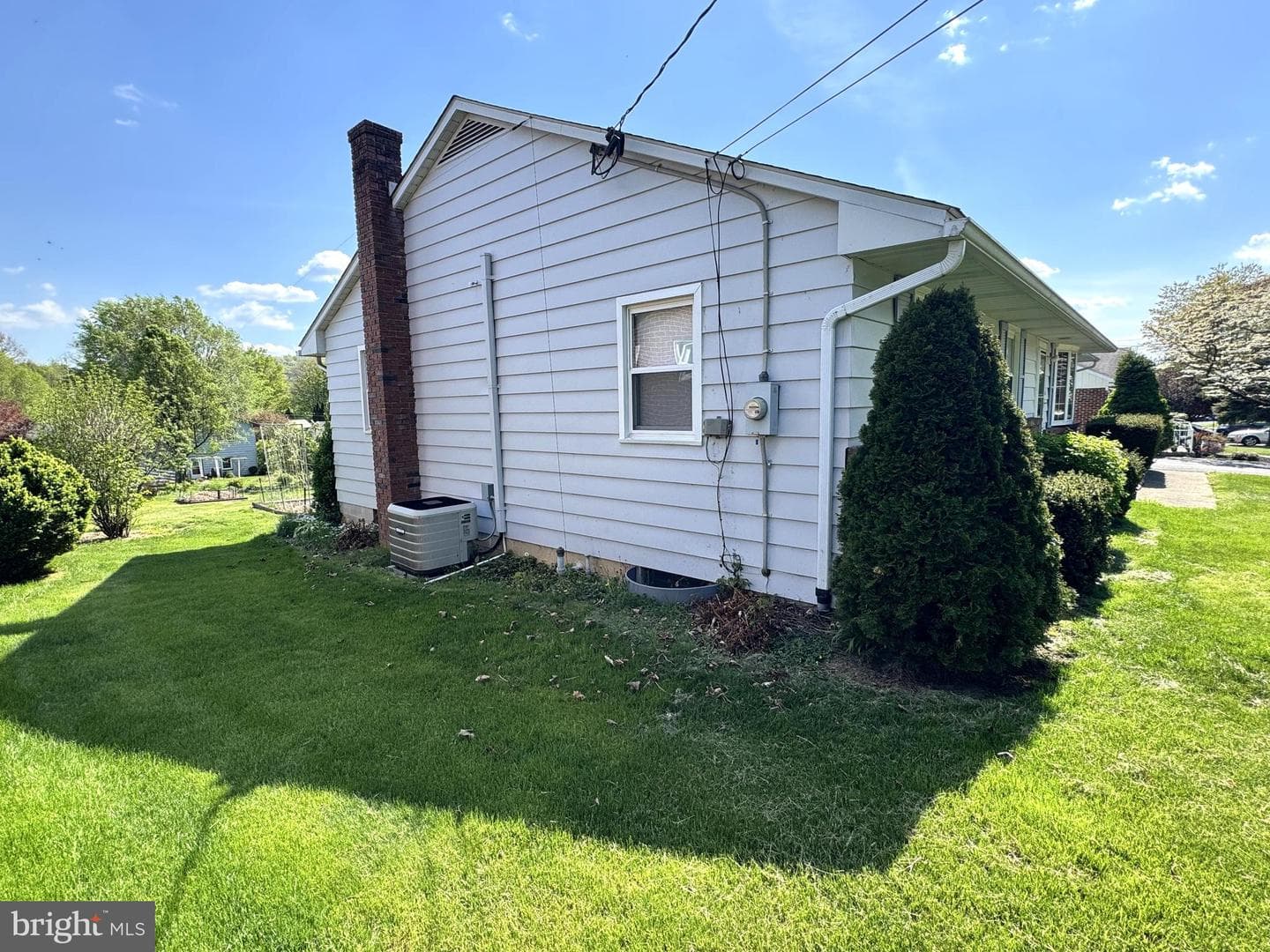 349 Holiday Lane photo 25