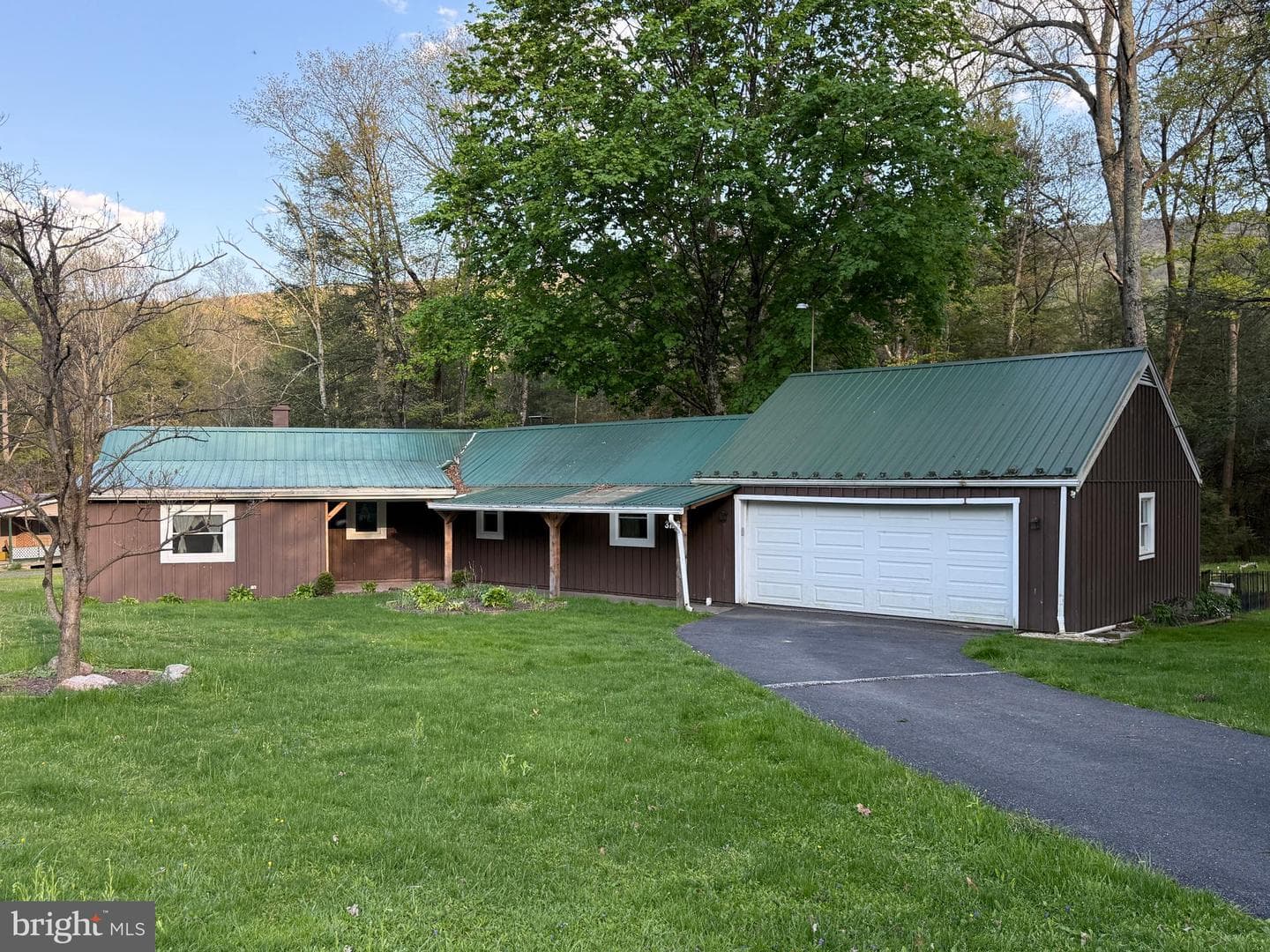 3726 New Lancaster Valley Road, Milroy