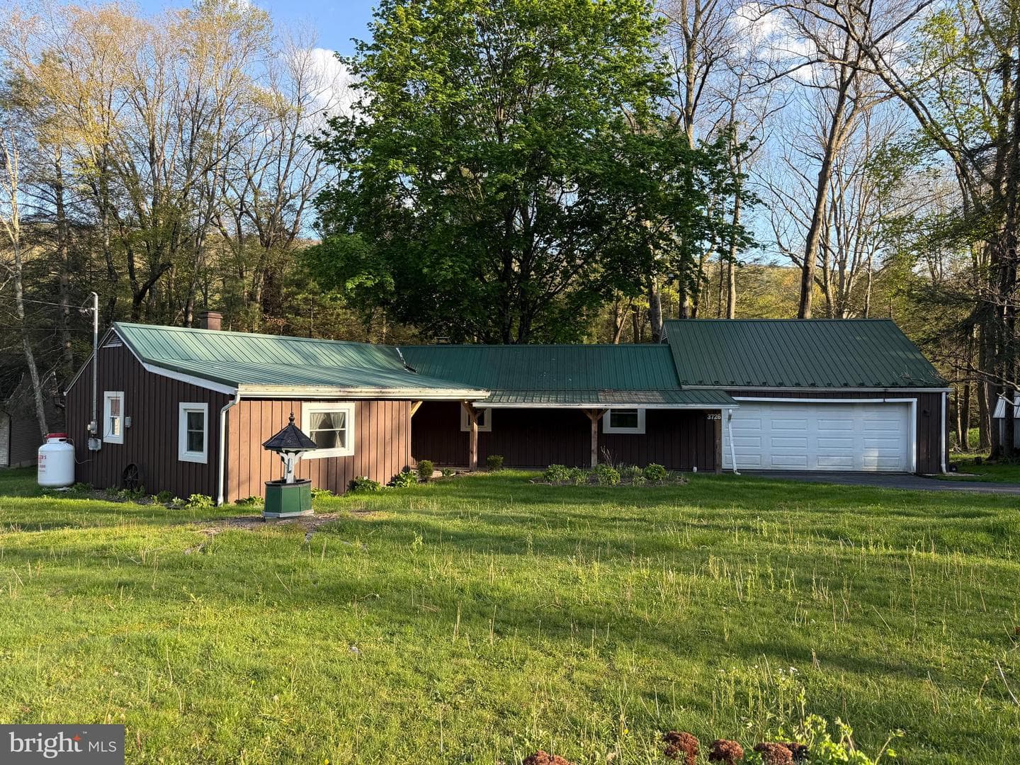 3726 New Lancaster Valley Road, Milroy