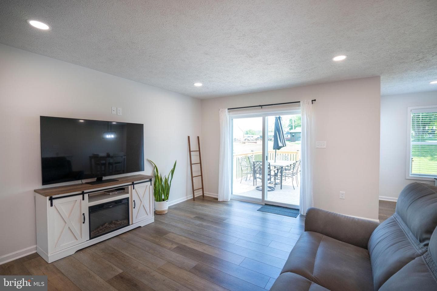 99 Hillside Drive photo 9