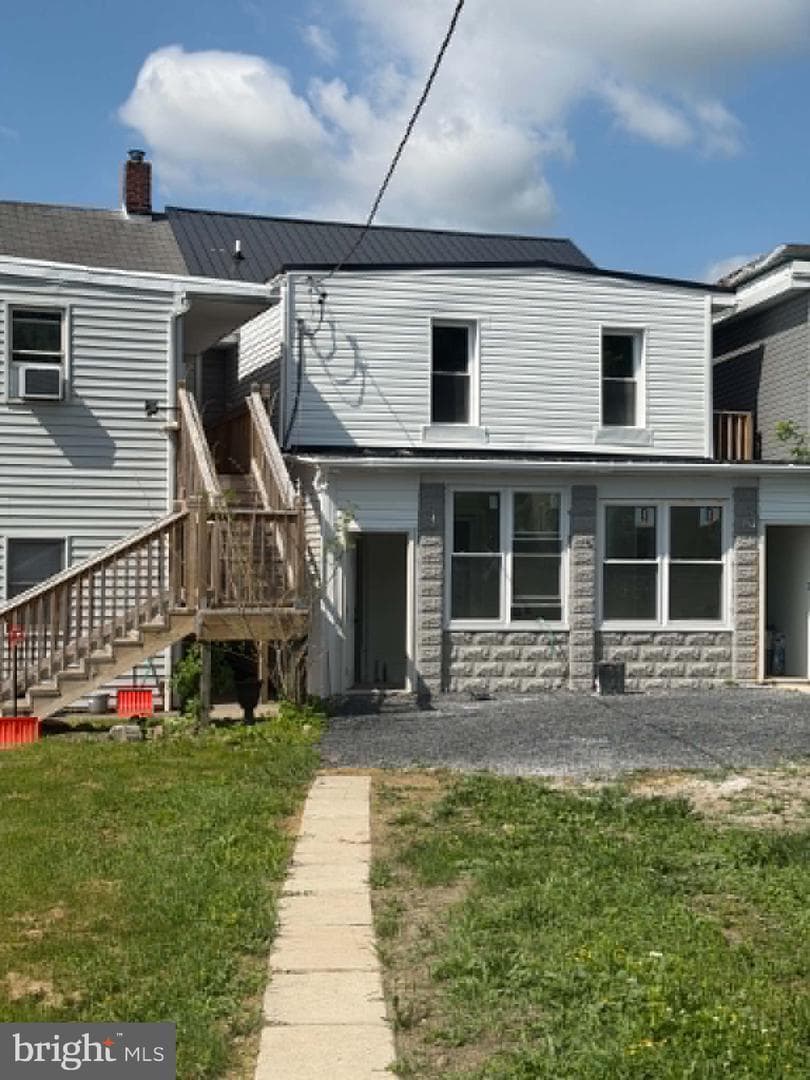 215 N Grand Street, Lewistown