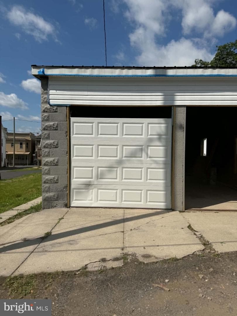 215 N Grand Street photo 4