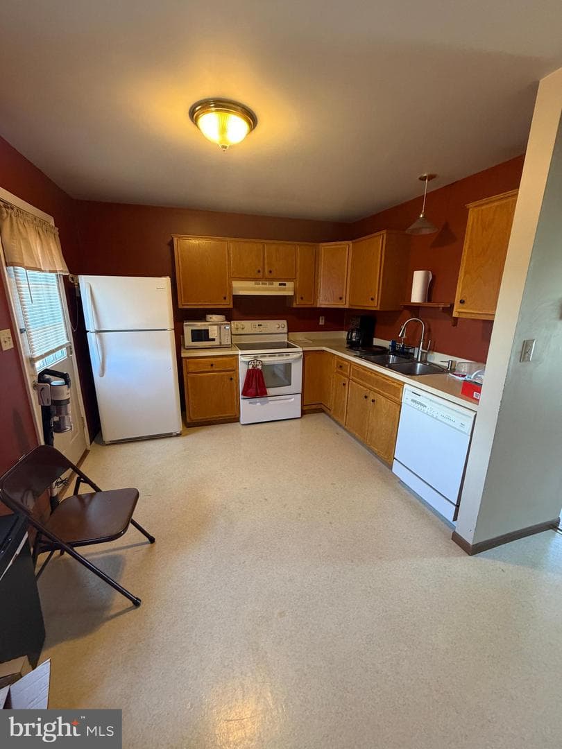 10e Taylor Drive photo 3