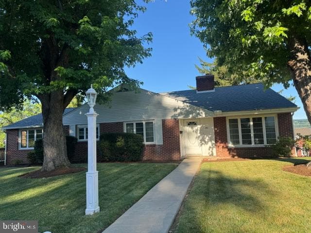 1 Winding Way, Lewistown