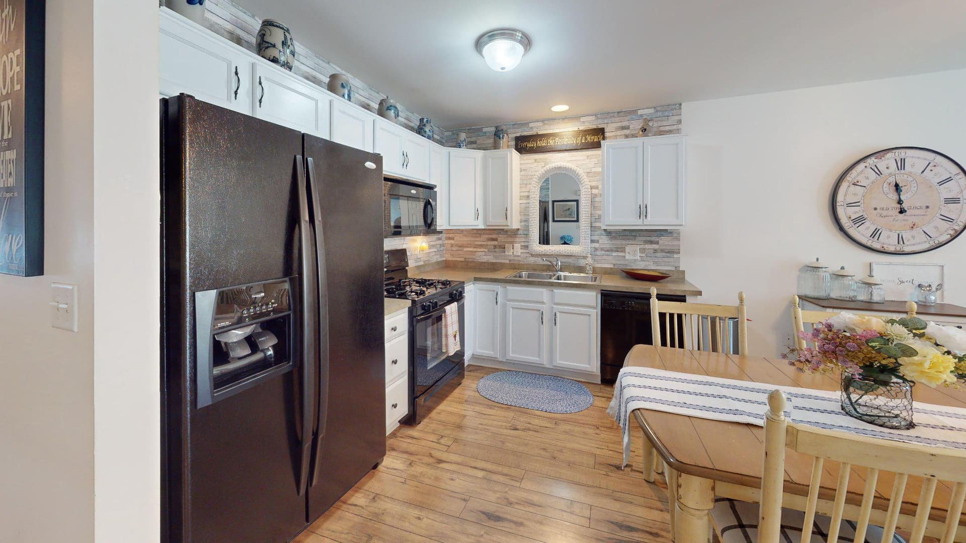 165 Cambridge Lane photo 3