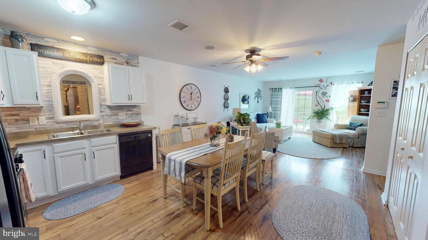 165 Cambridge Lane photo 4