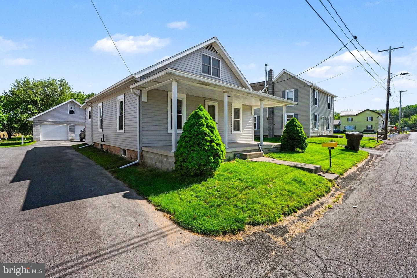 1441 N River Road, Granville