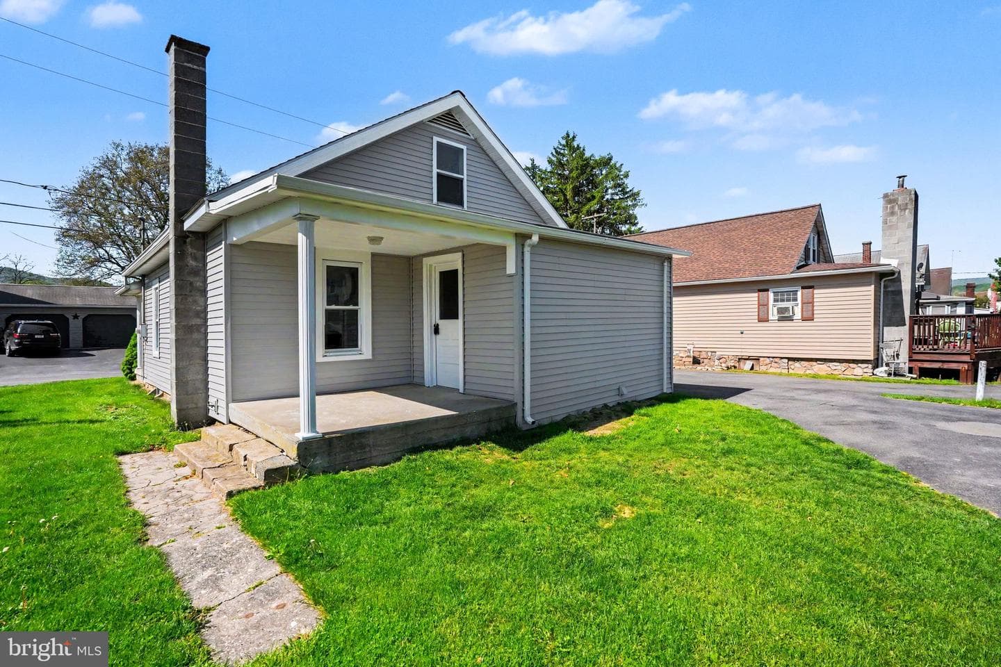 1441 N River Road photo 23